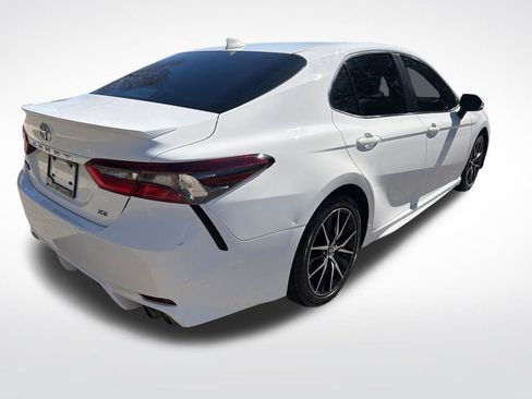 Used 2021 Toyota Camry SE w/ Convenience Package image 5