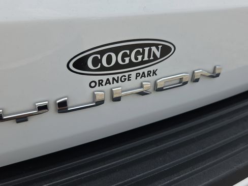 Used 2025 GMC Yukon Denali RWD image 33
