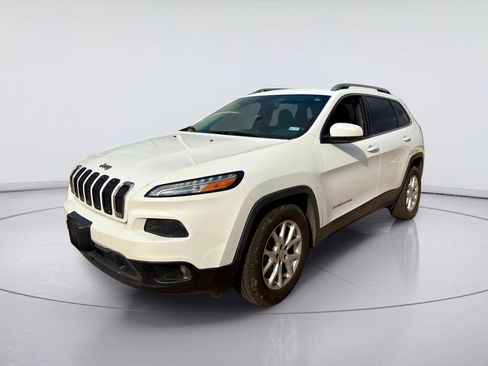 Used 2017 Jeep Cherokee Latitude w/ Safety/Convenience Group FWD image 5