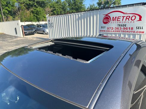 Used 2018 Dodge Challenger SXT w/ Blacktop Package image 32