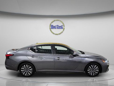 Used 2023 Nissan Altima 2.5 SV w/ SV Premium Package FWD image 7