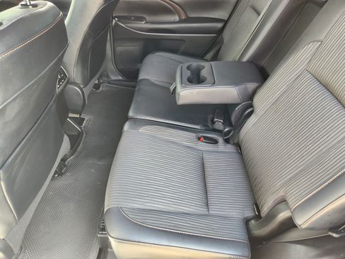 Used 2018 Toyota Highlander Plus FWD image 29