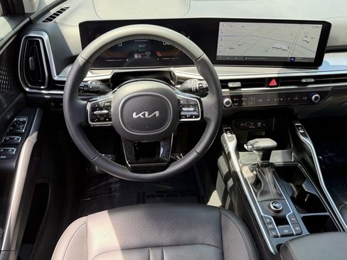 Used 2025 Kia Sorento EX FWD image 13