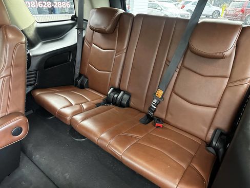 Used 2019 Cadillac Escalade Premium Luxury image 19