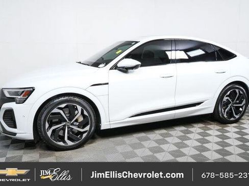 Used 2024 Audi Q8 e-tron Premium Plus w/ Premium Plus Package AWD/4WD image 33