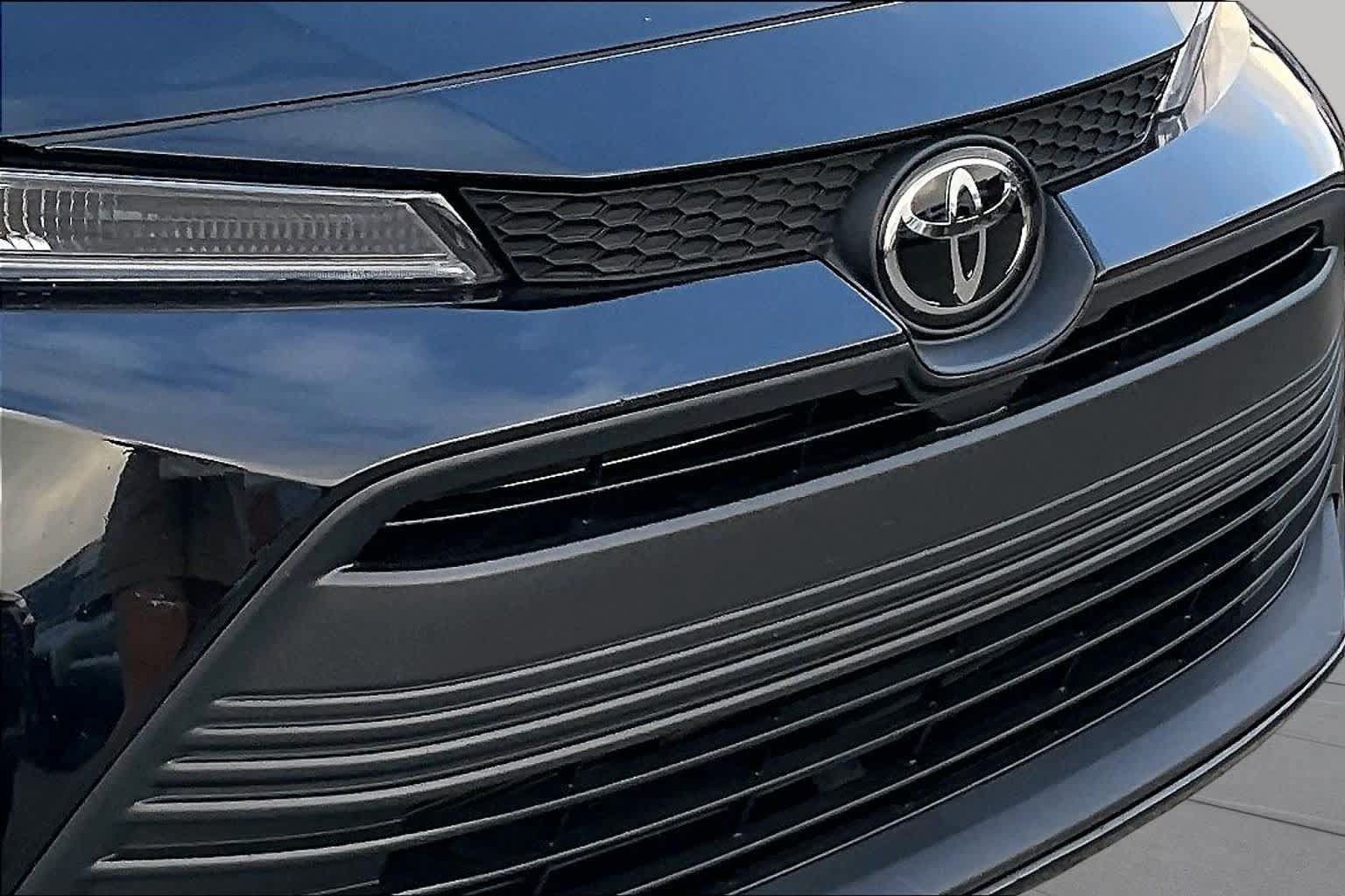 Used 2025 Toyota Corolla LE FWD image 29