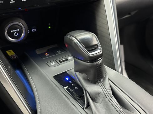 Used 2023 Toyota Venza XLE image 14