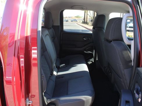 Used 2025 Nissan Frontier SV w/ SV Convenience Package RWD image 14