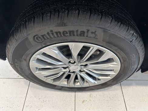 Used 2024 Cadillac XT4 Premium Luxury image 22