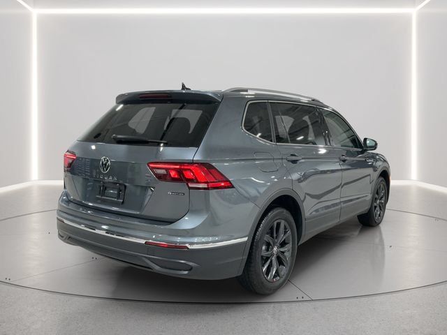 Used 2024 Volkswagen Tiguan SE w/ Panoramic Sunroof Package AWD/4WD image 6