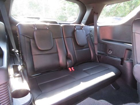 Used 2020 Ford Explorer XLT w/ Equipment Group 202A AWD/4WD image 17