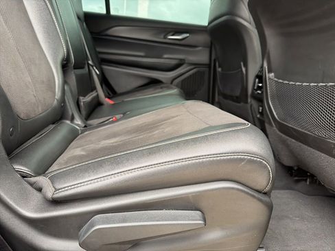 Used 2023 Jeep Grand Cherokee L Laredo image 16