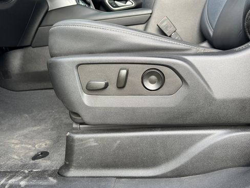 Used 2022 Chevrolet Suburban Z71 image 12