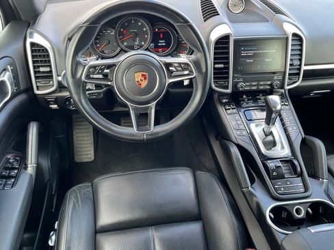 Used 2017 Porsche Cayenne Platinum Edition image 23