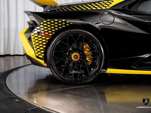 Used 2024 Lamborghini Huracan STO image 29