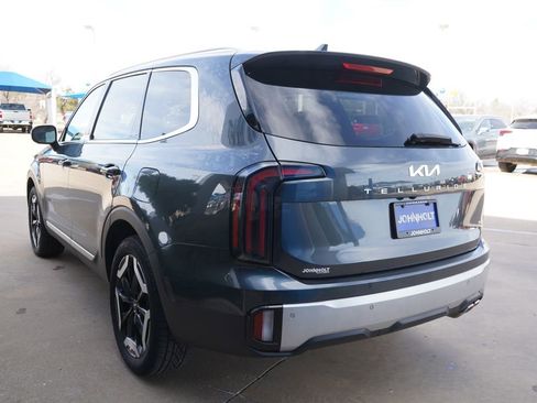 Used 2024 Kia Telluride EX w/ EX Captain's Chair Package image 10