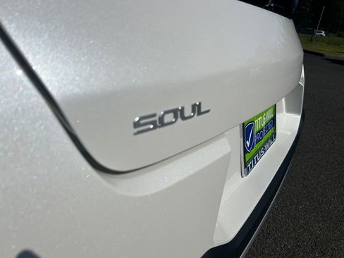 Used 2024 Kia Soul LX w/ Option Group 015 FWD image 34