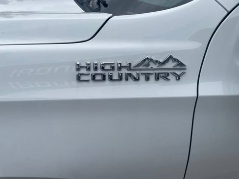 Used 2021 Chevrolet Suburban High Country RWD image 4