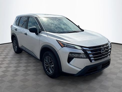 Used 2024 Nissan Rogue S FWD image 3