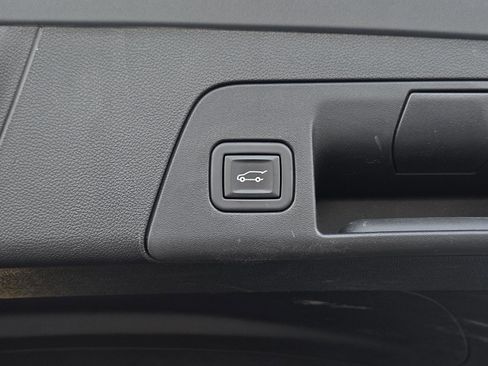 Used 2023 Buick Envision Essence image 10