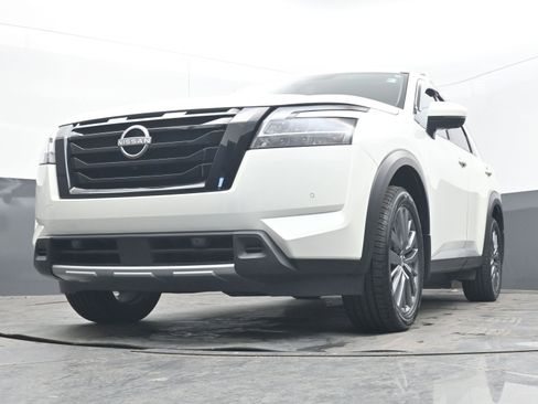 Certified 2024 Nissan Pathfinder SL w/ SL Premium Package image 20