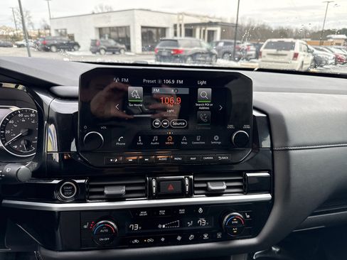 Used 2024 Nissan Pathfinder SL image 23