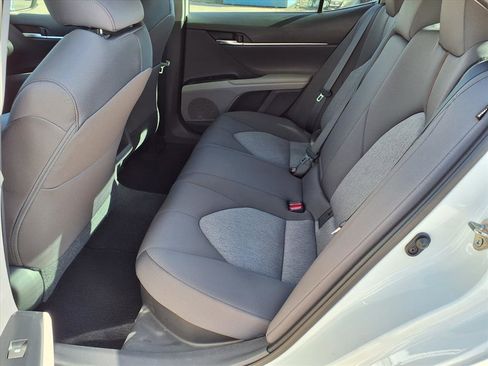 Used 2020 Toyota Camry LE image 19