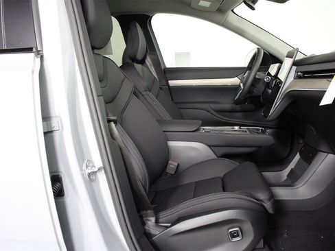 New 2025 Volvo EX90 Plus w/ Protection Package Premier image 10