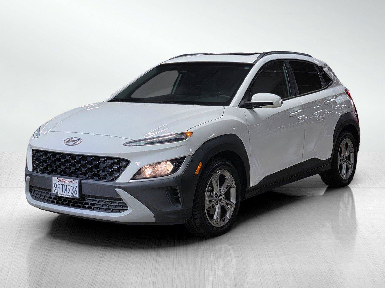Used 2023 Hyundai Kona SEL w/ Convenience Package FWD image 3