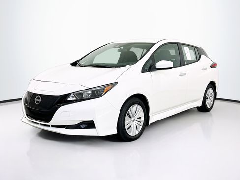 Used 2025 Nissan Leaf S image 3