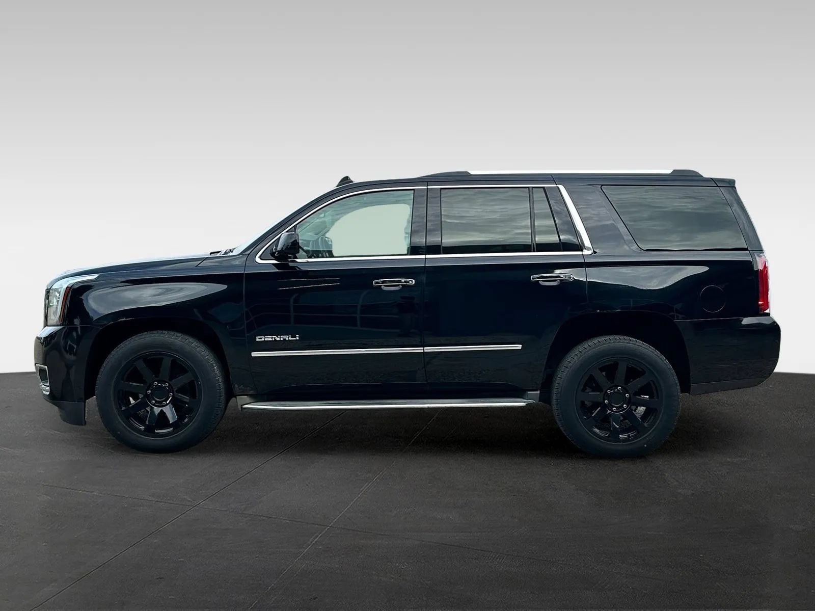 Used 2015 GMC Yukon Denali w/ Touring Package AWD/4WD image 4