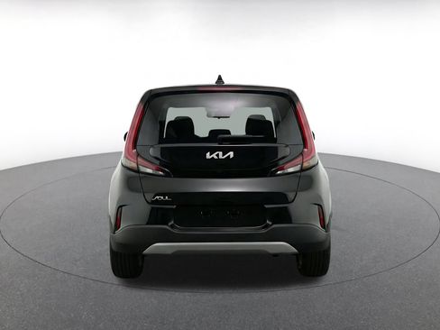 Used 2025 Kia Soul LX w/ LX Technology Package FWD image 8