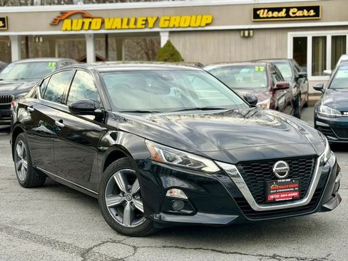 Used 2019 Nissan Altima 2.5 SV image 1