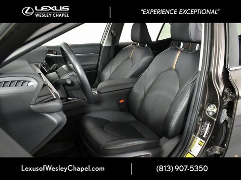 Used 2020 Toyota Camry XLE image 18