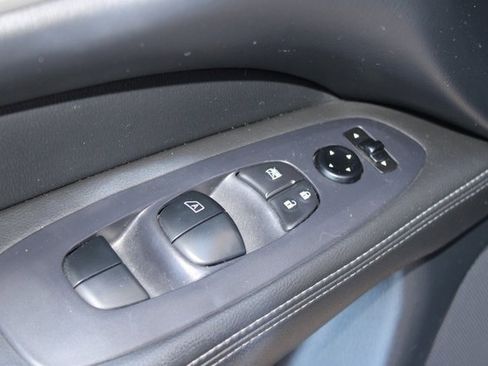 Used 2019 Nissan Pathfinder S image 21