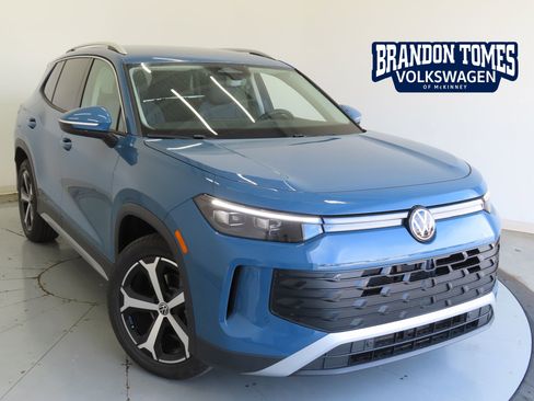 New 2026 Volkswagen Tiguan SE FWD image 1