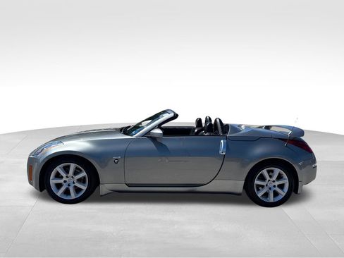 Used 2005 Nissan 350Z Touring RWD image 11