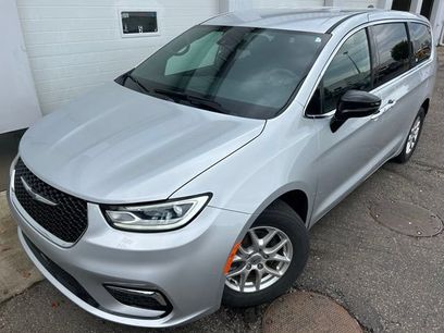 Certified 2024 Chrysler Pacifica Touring