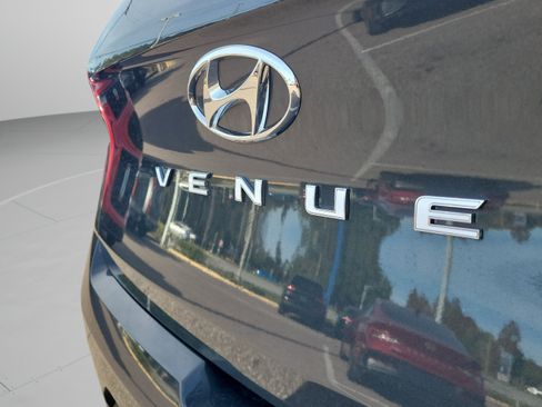 Used 2025 Hyundai Venue SEL FWD image 7