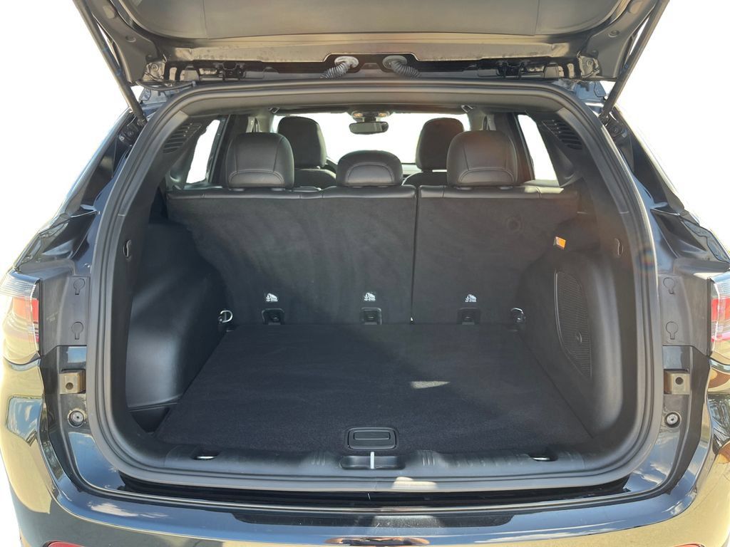 Used 2023 Jeep Compass Latitude w/ Sun and Sound Group AWD/4WD image 28