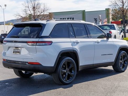 Used 2023 Jeep Grand Cherokee Altitude AWD/4WD image 30