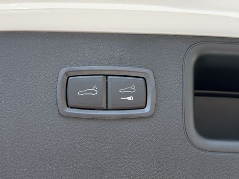 Certified 2026 Porsche Macan AWD/4WD image 16