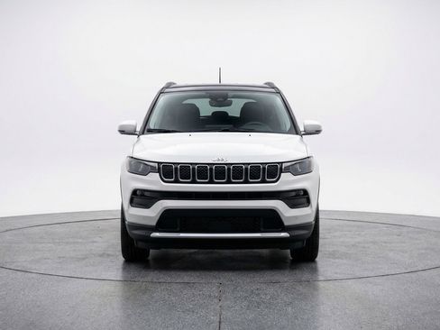 Used 2025 Jeep Compass Limited image 2