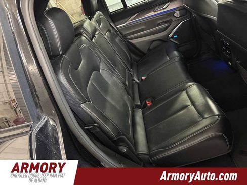 Used 2022 Jeep Grand Cherokee Overland w/ Luxury Tech Group IV image 35