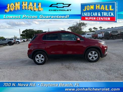 Used 2019 Chevrolet Trax LT w/ LT Convenience Package image 16