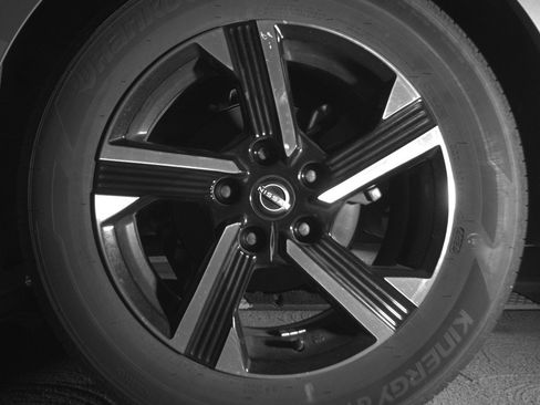 Used 2025 Nissan Sentra SV image 14