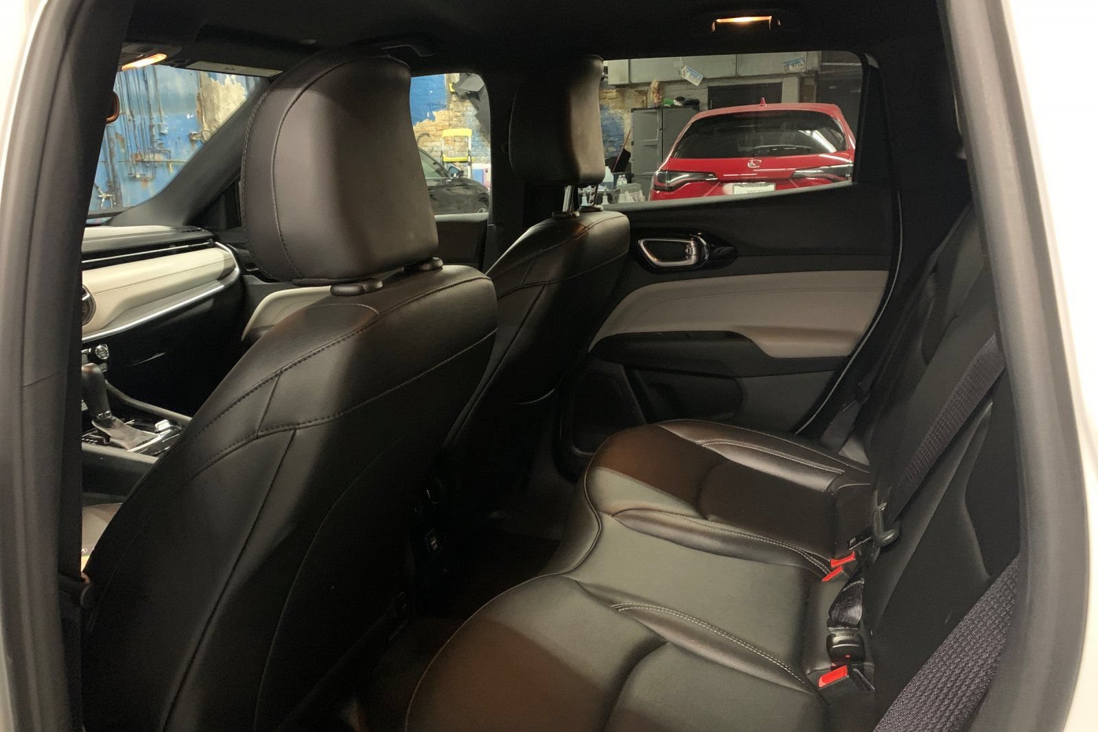 Used 2025 Jeep Compass Limited AWD/4WD image 12