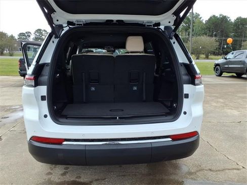 New 2025 Jeep Grand Cherokee L Limited image 18