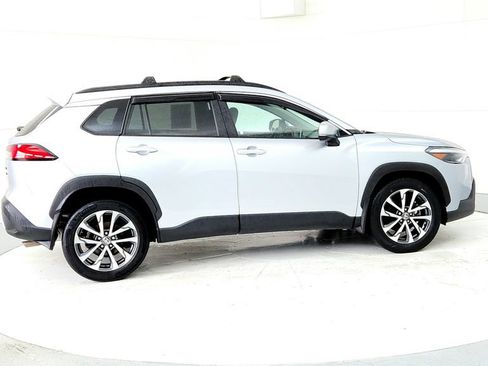 Used 2022 Toyota Corolla Cross XLE w/ Convenience Package AWD/4WD image 6