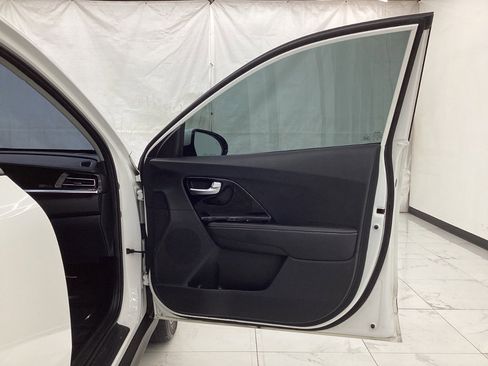 Used 2022 Kia Niro EX w/ Cold Weather Package FWD image 19